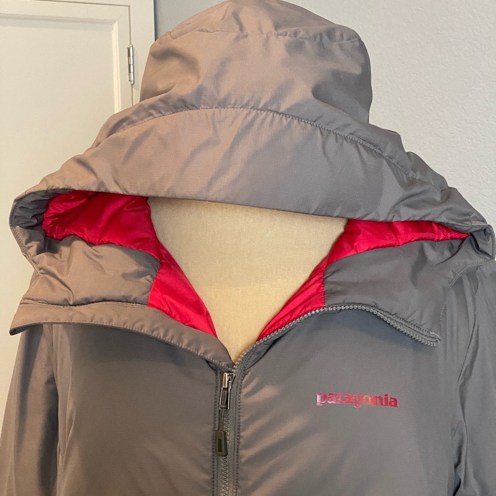 Patagonia Gray Jacket with Red Lining - Picture 8 of 12